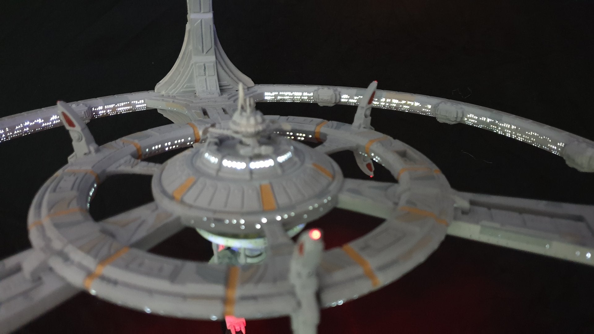1/3500 Deep Space Nine DS9 Modell gebaut und beleuchtet in verschiedenen Ausführungen