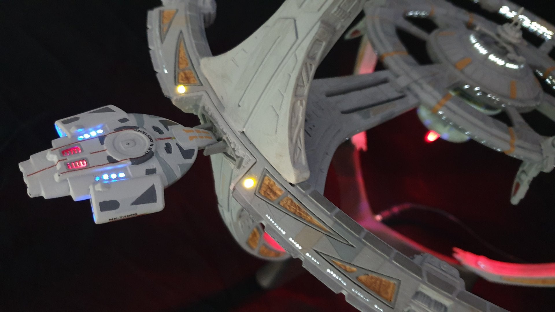 1/3500 Deep Space Nine DS9 Modell gebaut und beleuchtet in verschiedenen Ausführungen