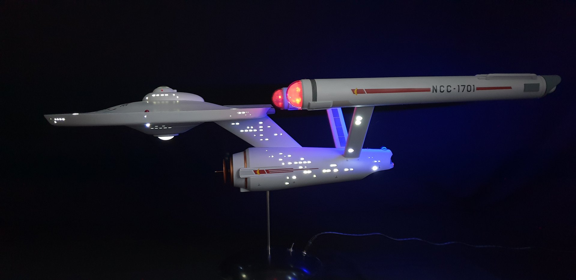 1:350 U.S.S. Enterprise NCC-1701 TOS gebaut und beleuchtet