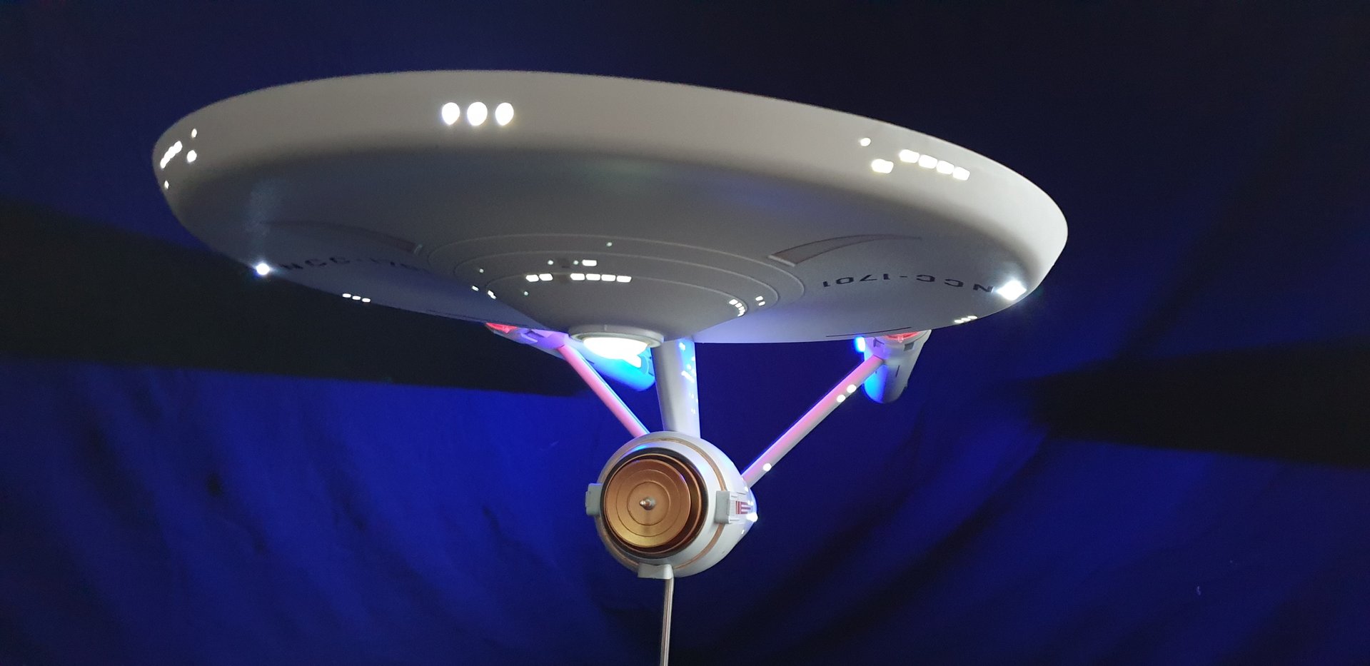 1:350 U.S.S. Enterprise NCC-1701 TOS gebaut und beleuchtet