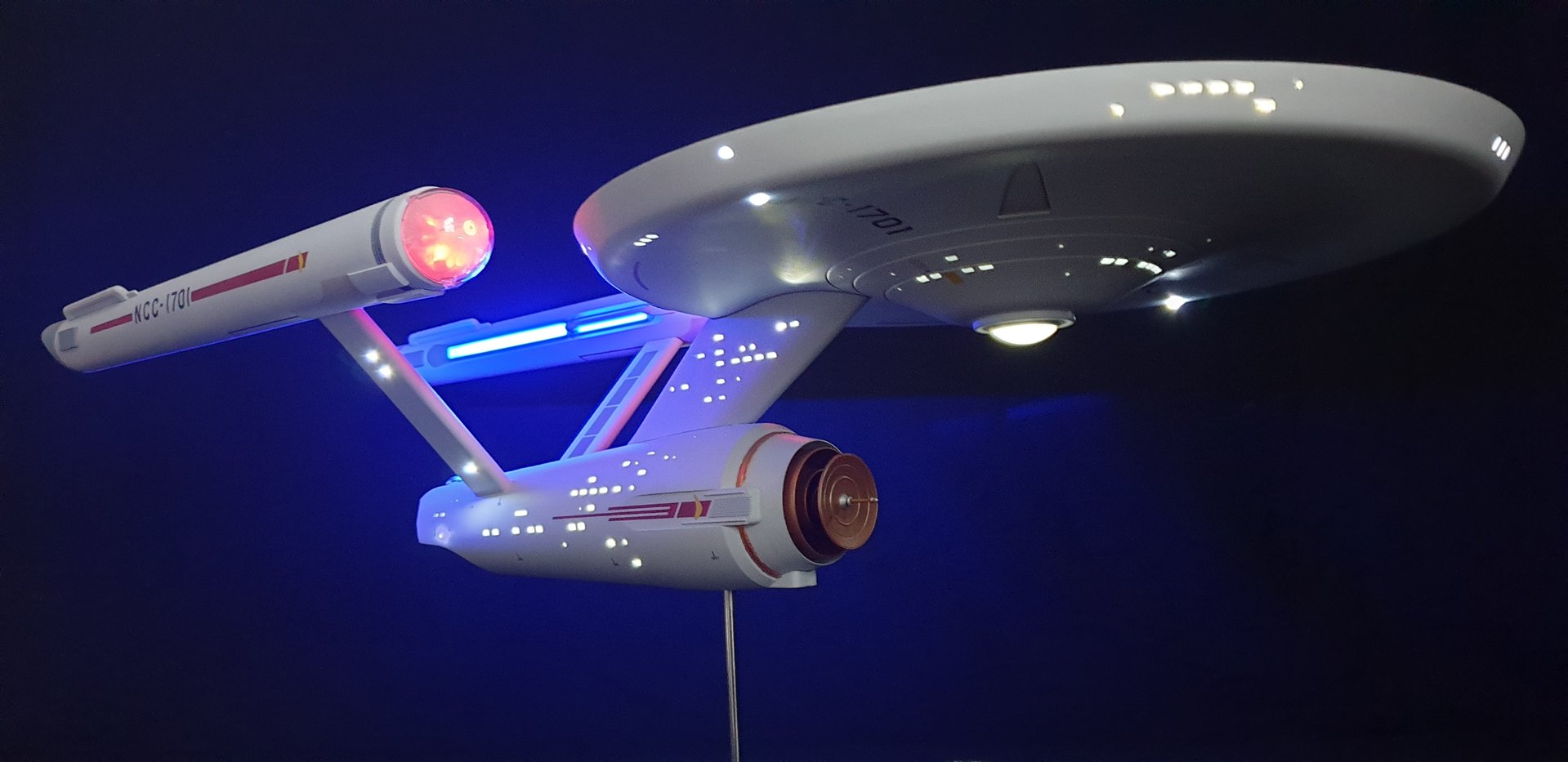 1:350 U.S.S. Enterprise NCC-1701 TOS gebaut und beleuchtet