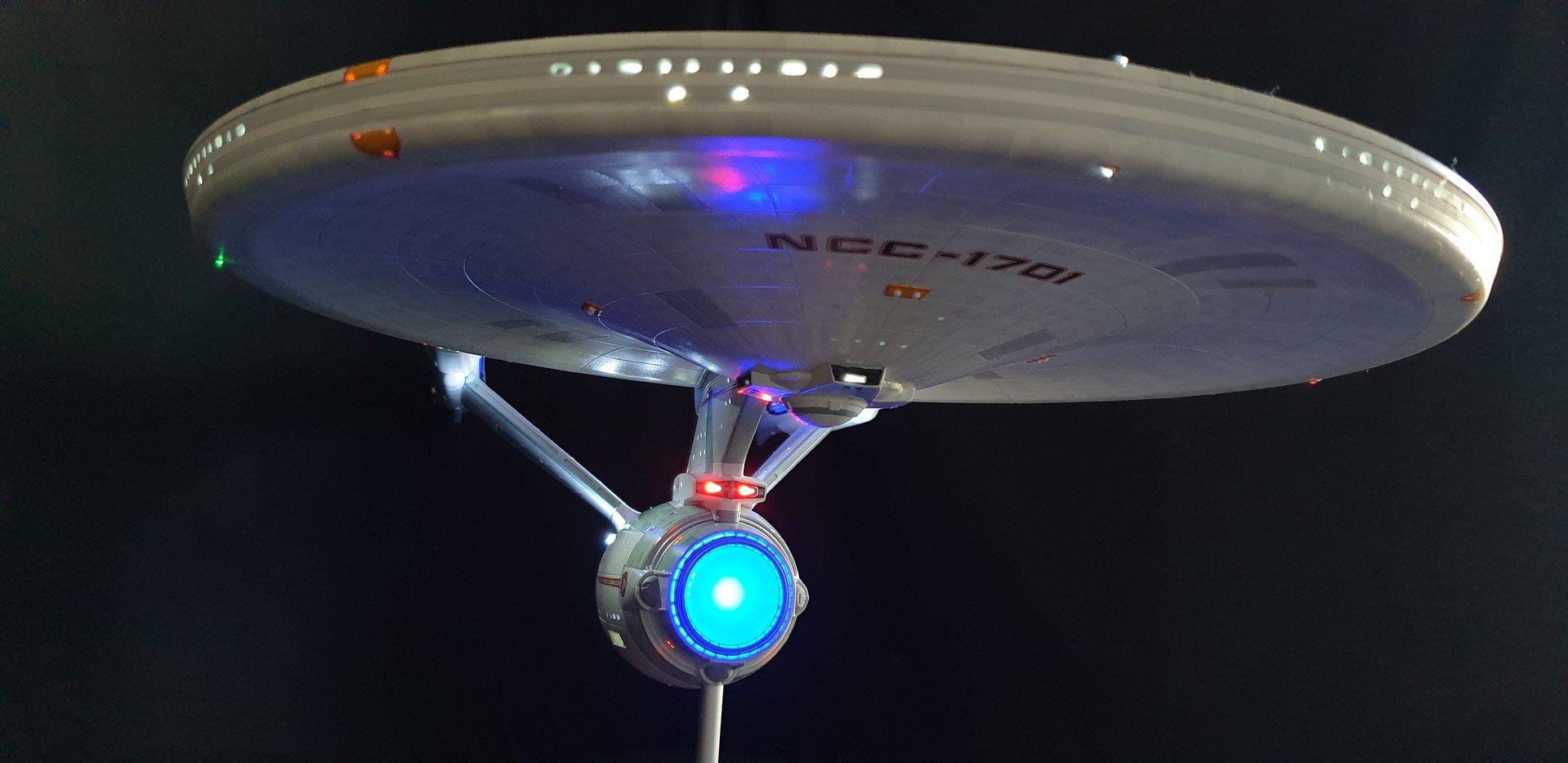 1:350 U.S.S. Enterprise NCC-1701 Refit/A Modell gebaut und beleuchtet in verschiedenen Ausführungen