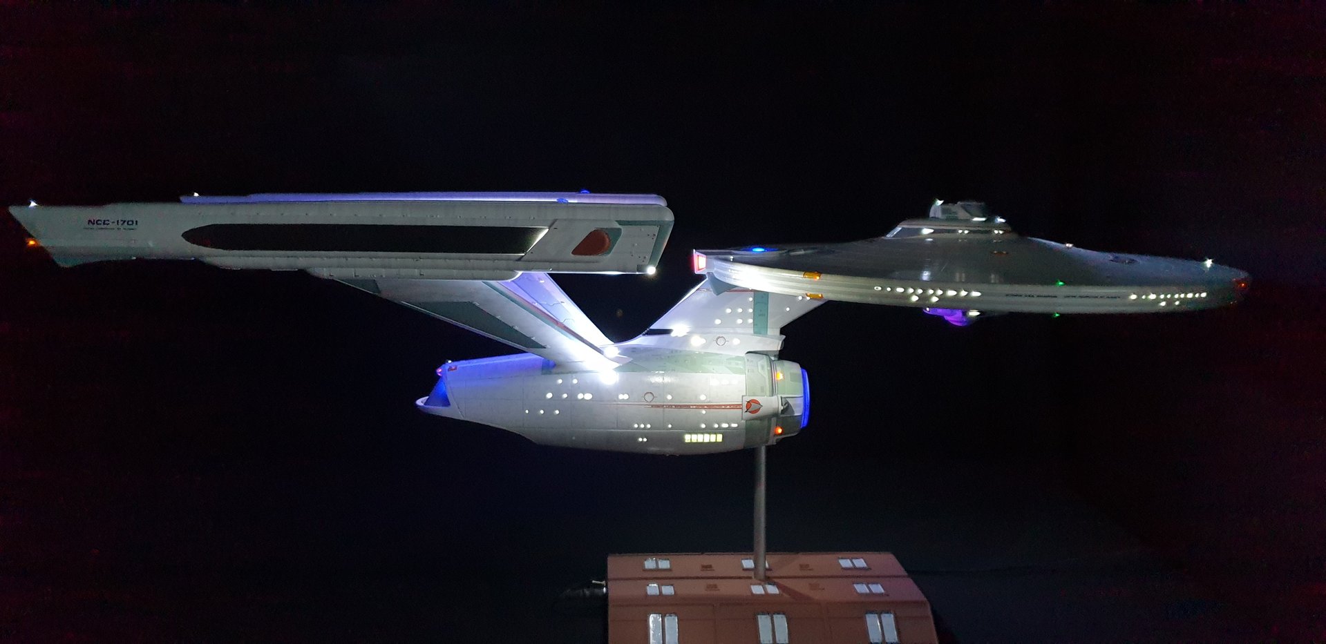 1:350 U.S.S. Enterprise NCC-1701 Refit/A Modell gebaut und beleuchtet in verschiedenen Ausführungen