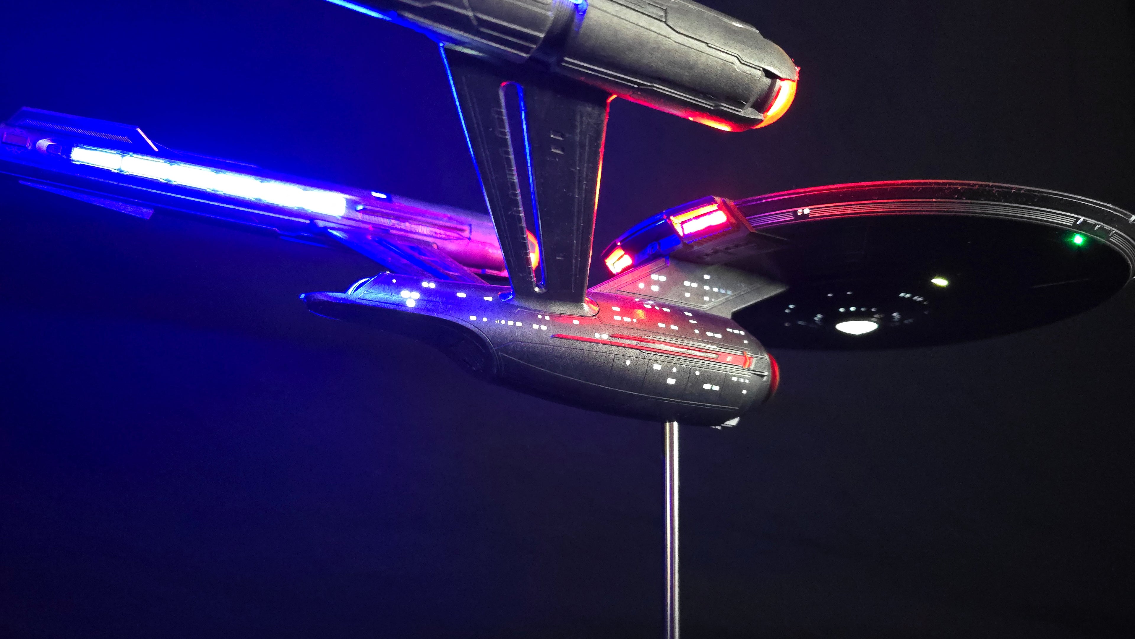 1:1000 Strange New Worlds Enterprise NCC-1701 gebaut und beleuchtet