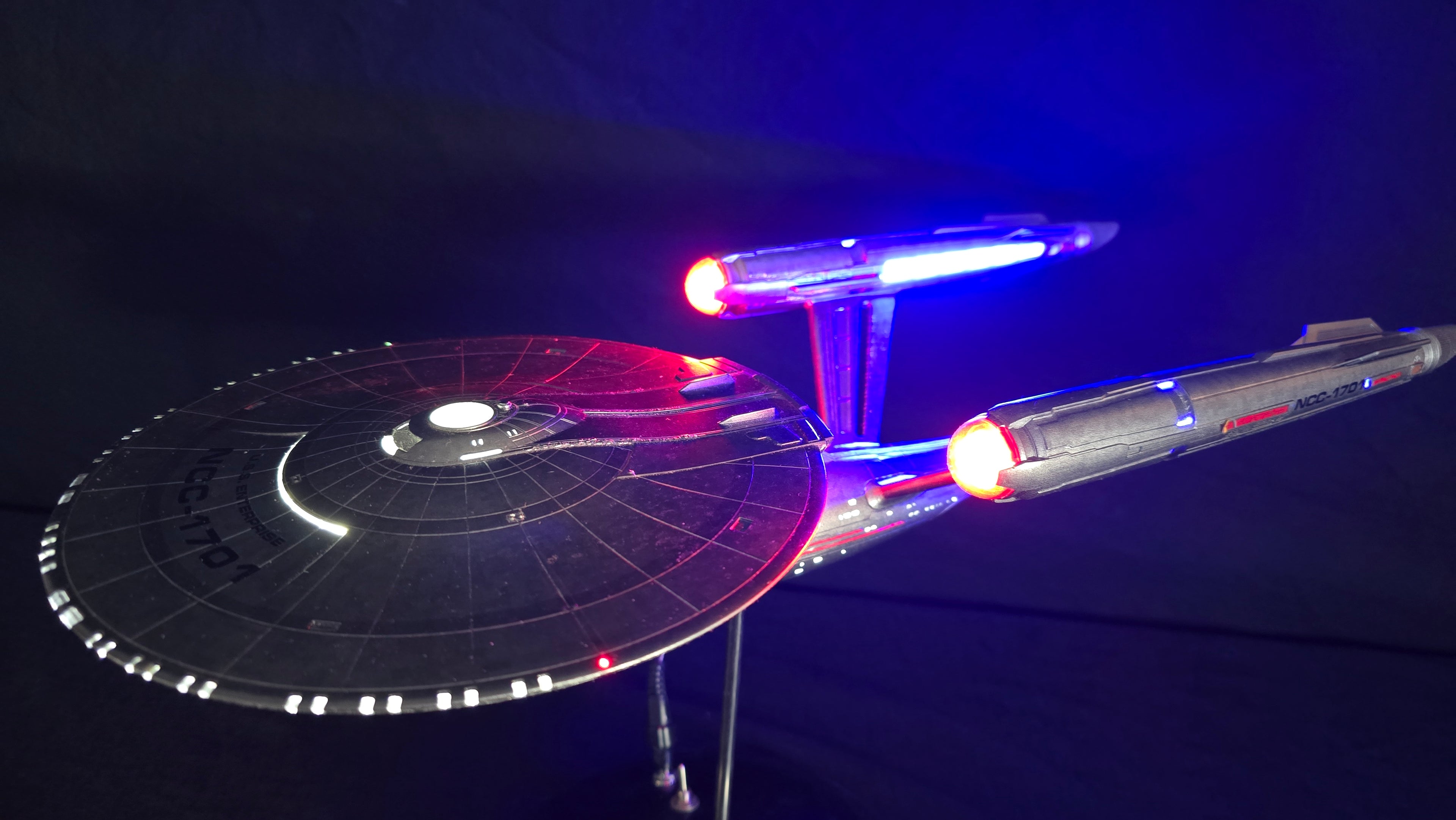 1:1000 Strange New Worlds Enterprise NCC-1701 gebaut und beleuchtet
