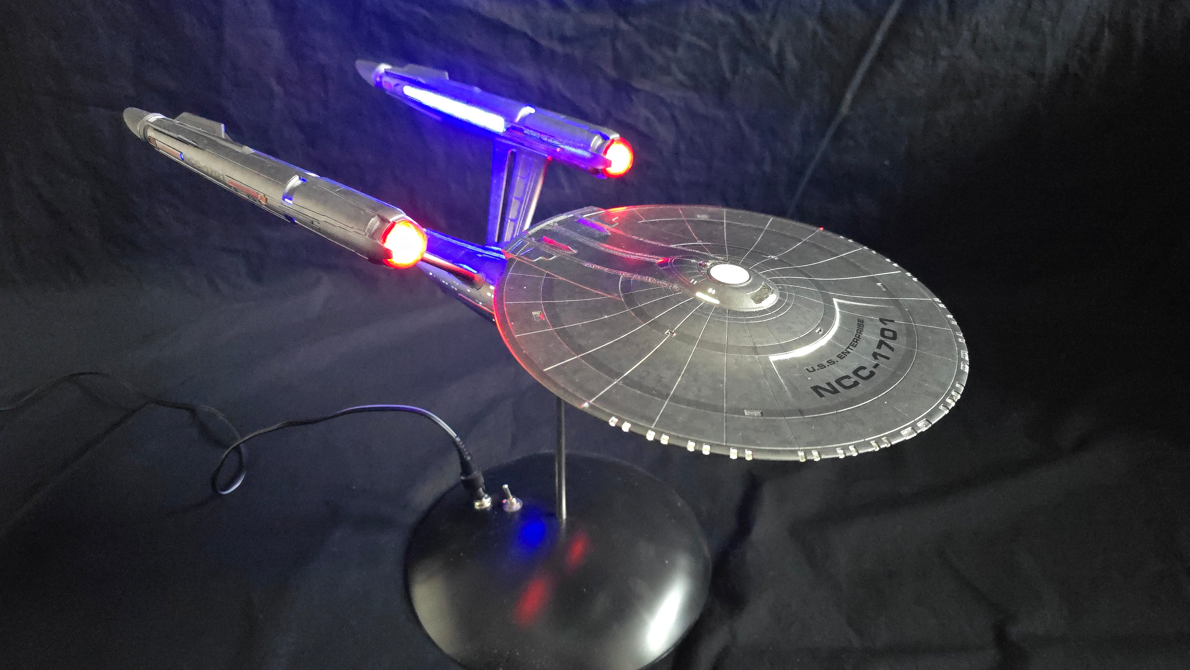 1:1000 Strange New Worlds Enterprise NCC-1701 gebaut und beleuchtet