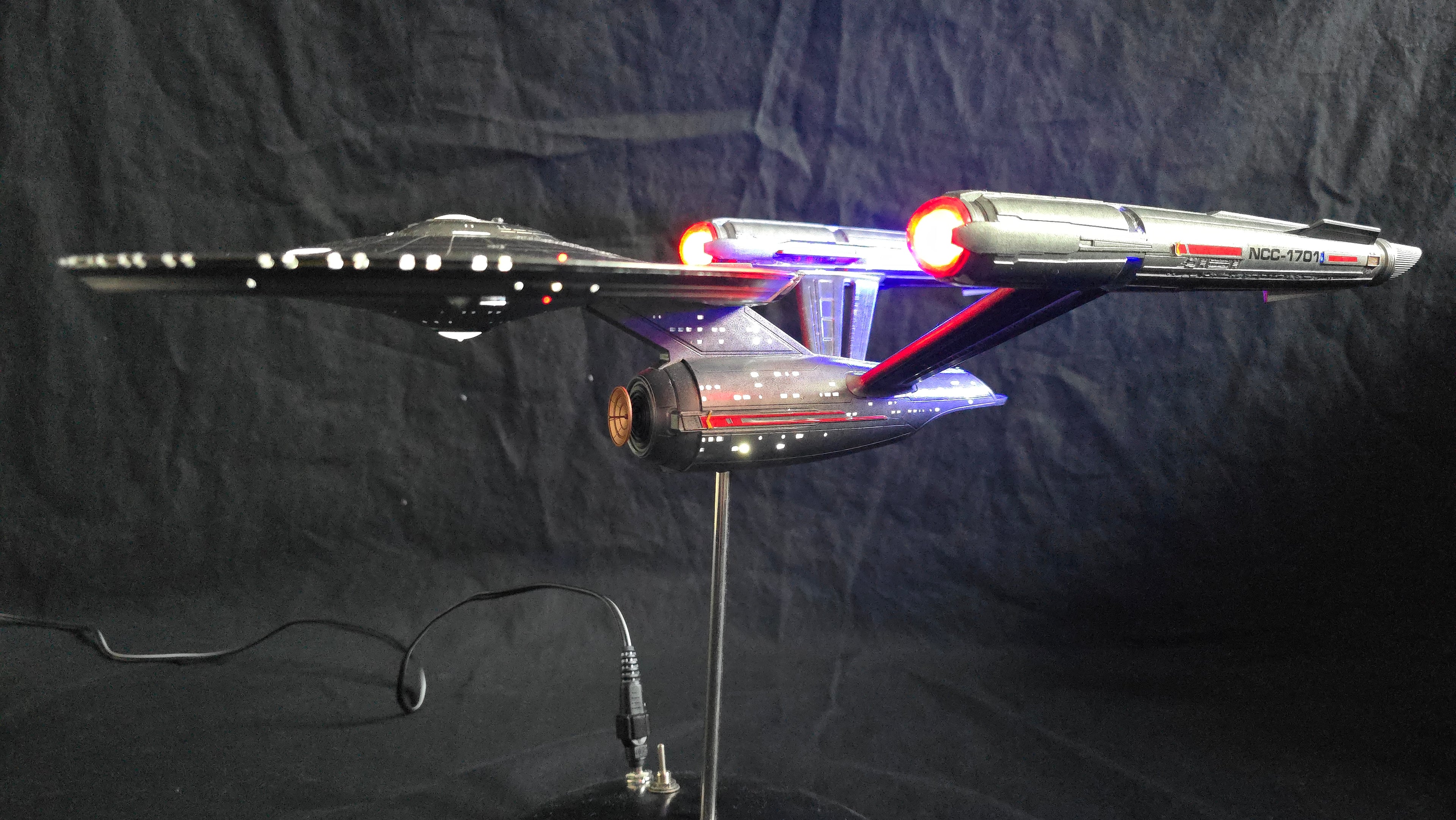 1:1000 Strange New Worlds Enterprise NCC-1701 gebaut und beleuchtet
