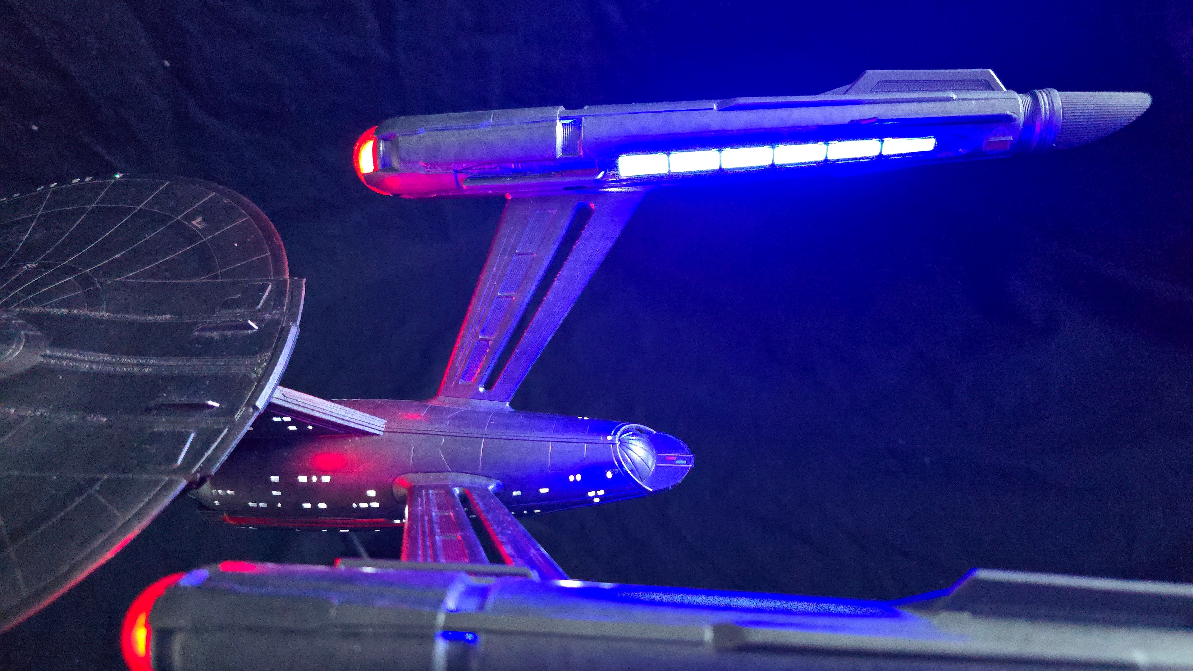 1:1000 Strange New Worlds Enterprise NCC-1701 gebaut und beleuchtet