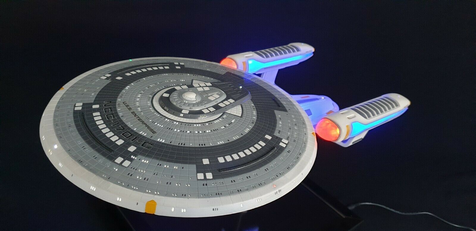 1:1400 U.S.S. Enterprise NCC-1701-C Modell gebaut und beleuchtet in verschiedenen Ausführungen