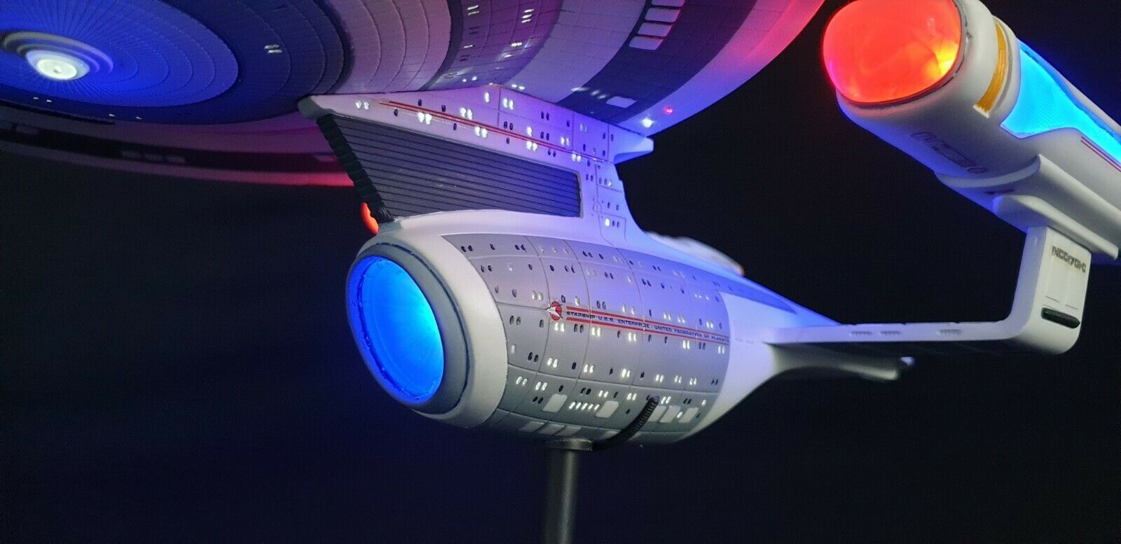 1:1400 U.S.S. Enterprise NCC-1701-C Modell gebaut und beleuchtet in verschiedenen Ausführungen