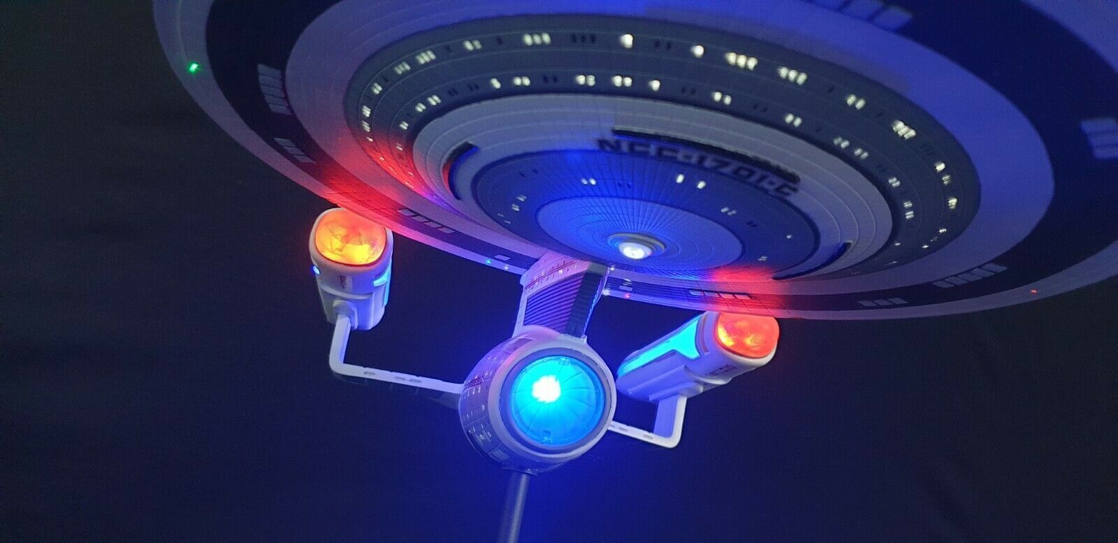 1:1400 U.S.S. Enterprise NCC-1701-C Modell gebaut und beleuchtet in verschiedenen Ausführungen