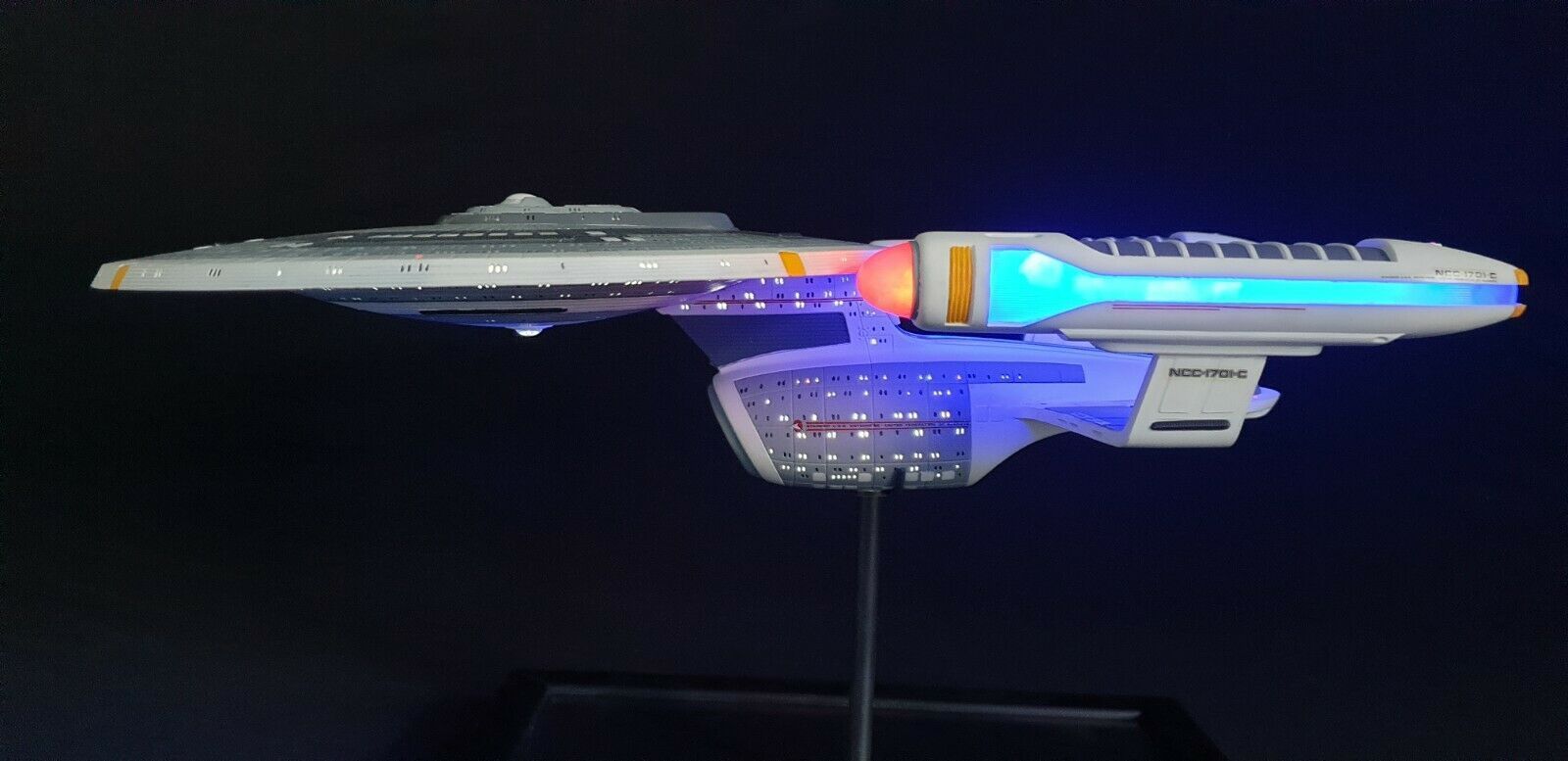 1:1400 U.S.S. Enterprise NCC-1701-C Modell gebaut und beleuchtet in verschiedenen Ausführungen