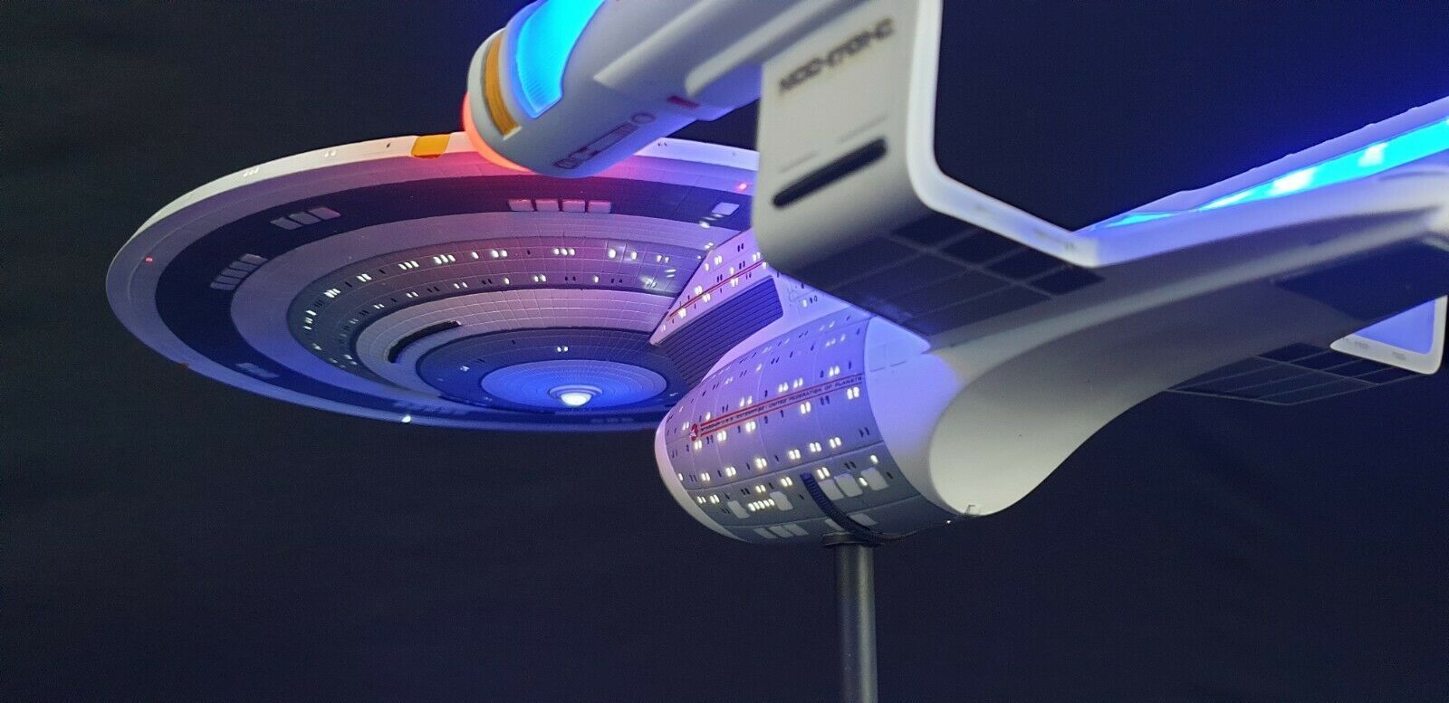 1:1400 U.S.S. Enterprise NCC-1701-C Modell gebaut und beleuchtet in verschiedenen Ausführungen
