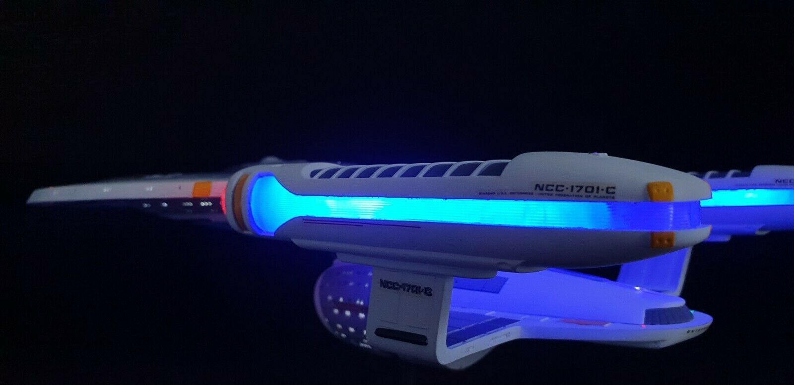 1:1400 U.S.S. Enterprise NCC-1701-C Modell gebaut und beleuchtet in verschiedenen Ausführungen
