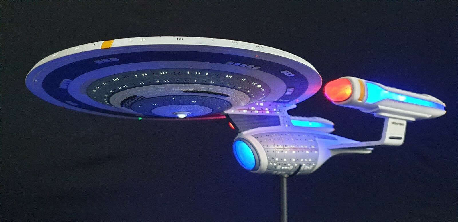 1:1400 U.S.S. Enterprise NCC-1701-C Modell gebaut und beleuchtet in verschiedenen Ausführungen