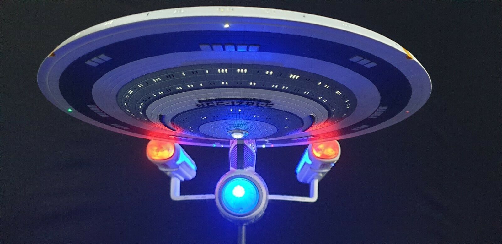 1:1400 U.S.S. Enterprise NCC-1701-C Modell gebaut und beleuchtet in verschiedenen Ausführungen